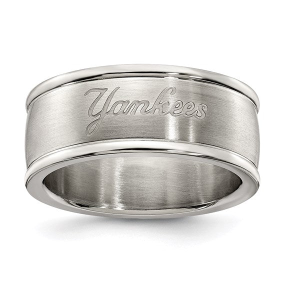 NEW YORK YANKEES STAINLESS STEEL LOGO BAND RING SIZE 7
