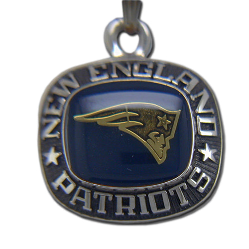 Display your team spirit with the New England Patriots Celestrium Pendant with Enamel, featuring the gold logo on blue, framed by "NEW ENGLAND PATRIOTS" in silver lettering and stars on each side.