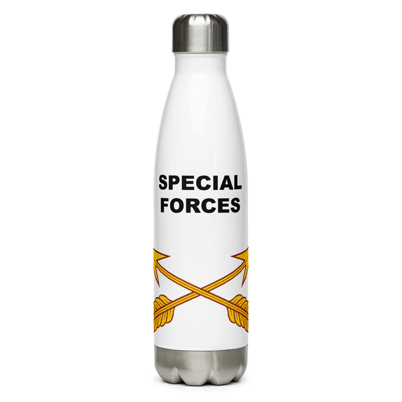 Designed with the Special Forces logo of the US Army, this water bottle is the perfect addition for today's soldier