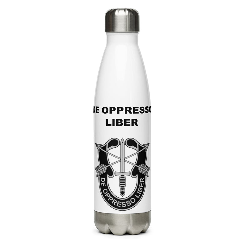Designed with the De Oppresso Liber logo of the US Army, this water bottle is the perfect addition for today's soldier